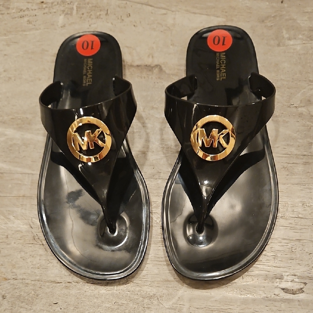 💕MICHAEL BY MICHAEL KORS💕 Glossy Black Thong Sandals with Gold Logo 10 NWOT